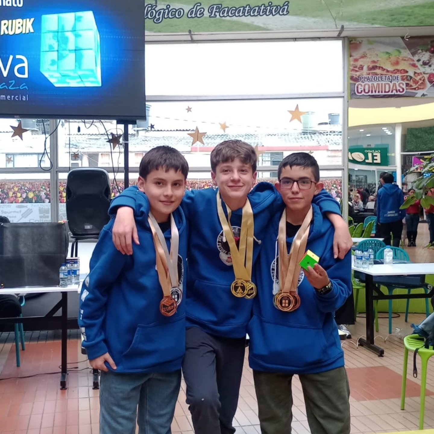Campeonato de Cubo Rubik en Nova Plaza: talento, ingenio y velocidad